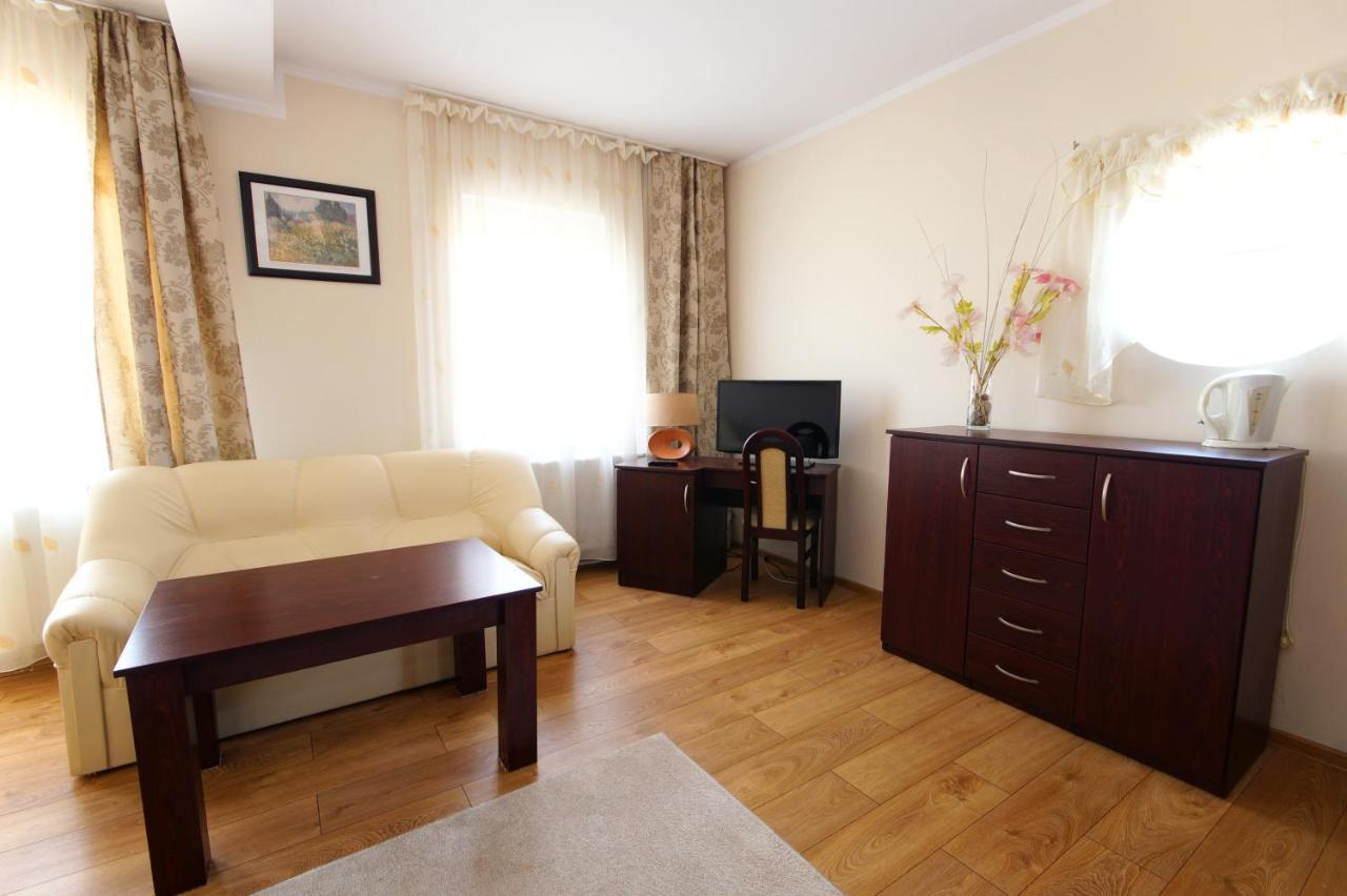 Koral Hotel Chłapowo Buitenkant foto